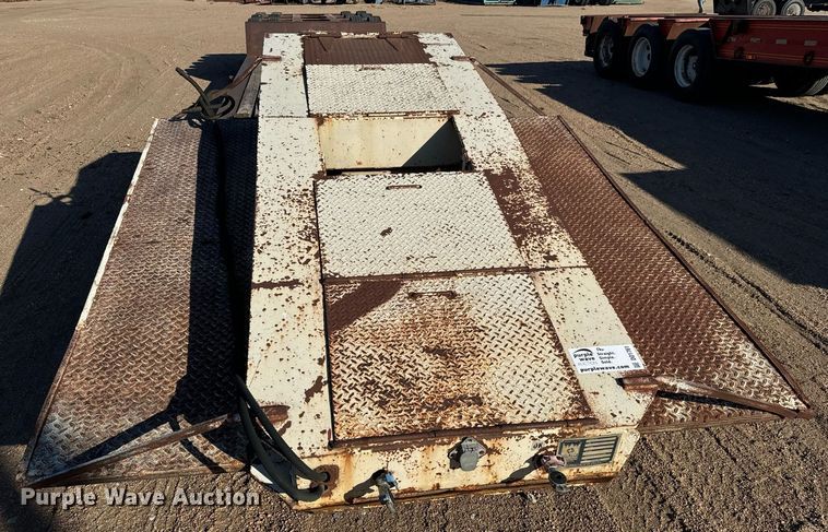 image for item DO1761 1983 Trail King  1552-4800 lowboy equipment trailer