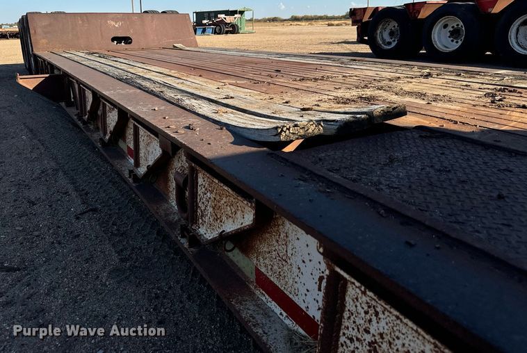 image for item DO1761 1983 Trail King  1552-4800 lowboy equipment trailer