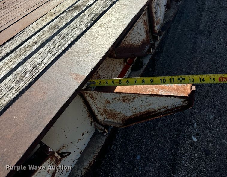 image for item DO1761 1983 Trail King  1552-4800 lowboy equipment trailer