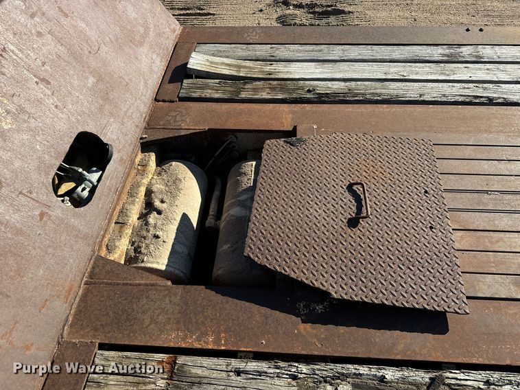 image for item DO1761 1983 Trail King  1552-4800 lowboy equipment trailer