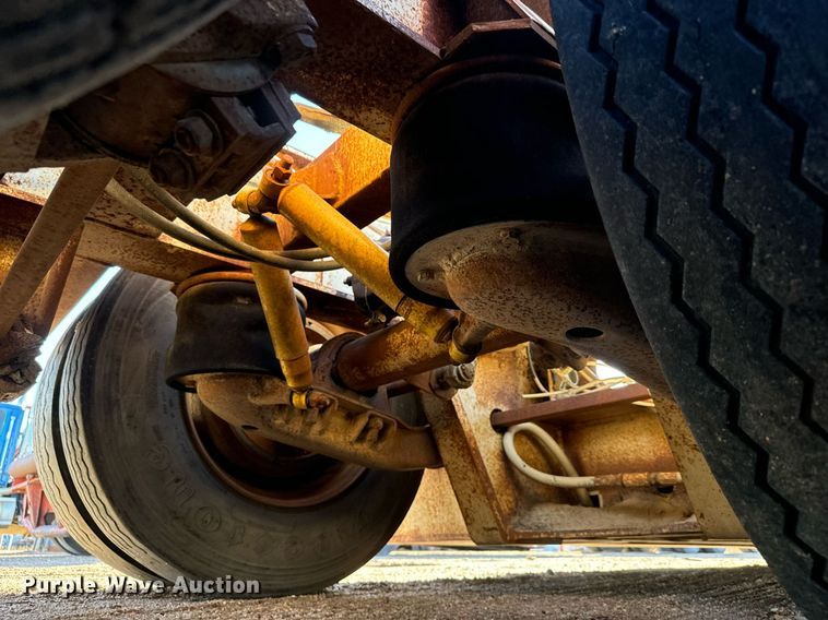 image for item DO1761 1983 Trail King  1552-4800 lowboy equipment trailer