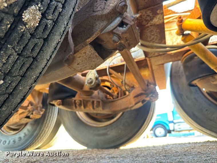 image for item DO1761 1983 Trail King  1552-4800 lowboy equipment trailer