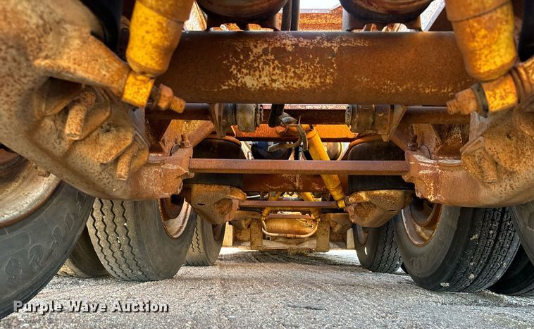 image for item DO1761 1983 Trail King  1552-4800 lowboy equipment trailer