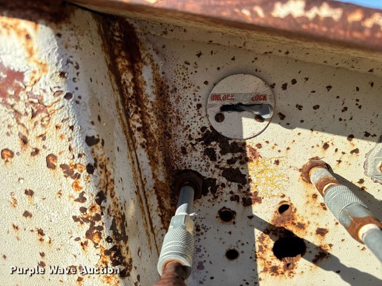 image for item DO1761 1983 Trail King  1552-4800 lowboy equipment trailer