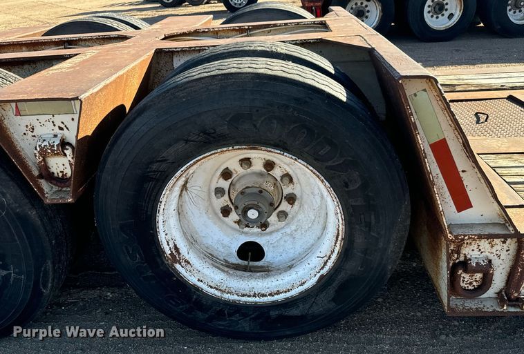 image for item DO1761 1983 Trail King  1552-4800 lowboy equipment trailer