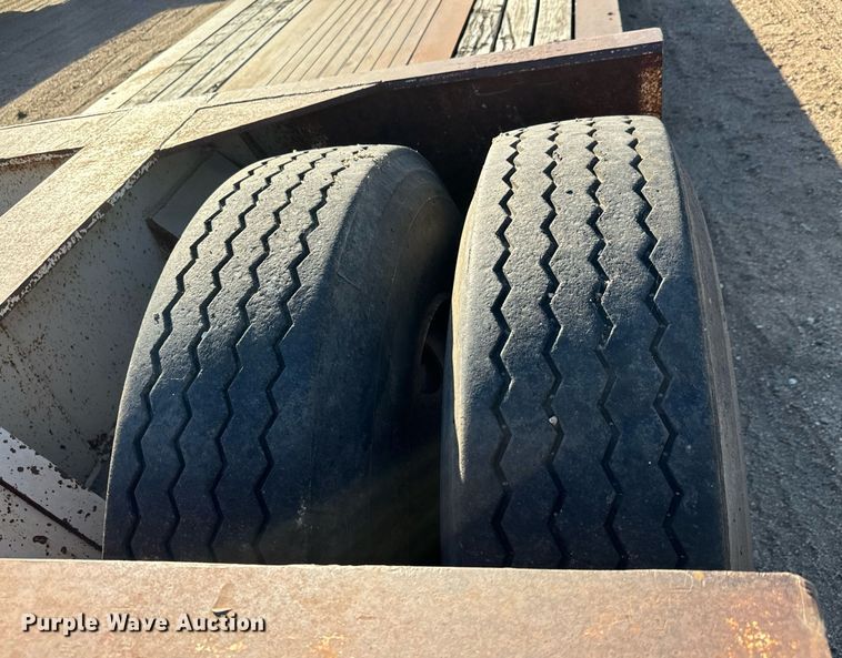 image for item DO1761 1983 Trail King  1552-4800 lowboy equipment trailer