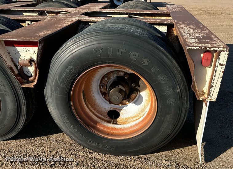 image for item DO1761 1983 Trail King  1552-4800 lowboy equipment trailer