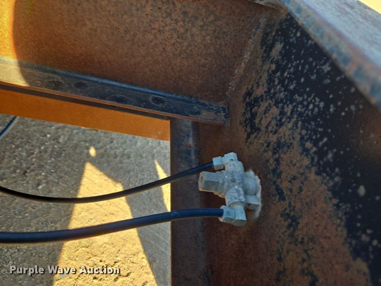 image for item DO1762 2005 Atoka 40-OFLB-60-4 drop deck oilfield trailer