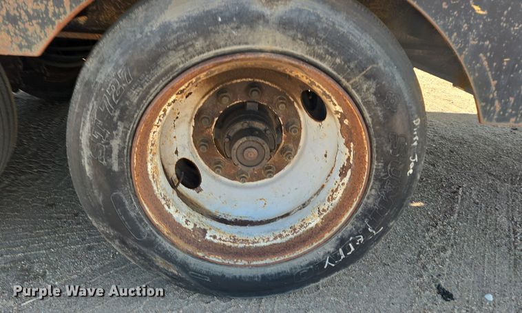 image for item DO1762 2005 Atoka 40-OFLB-60-4 drop deck oilfield trailer