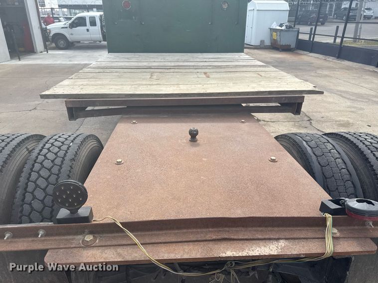 image for item DO7614 2003 International  4300 truck cab and chassis