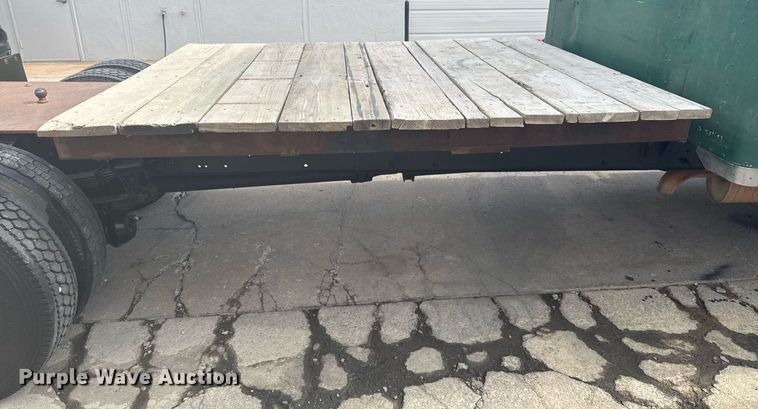 image for item DO7614 2003 International  4300 truck cab and chassis