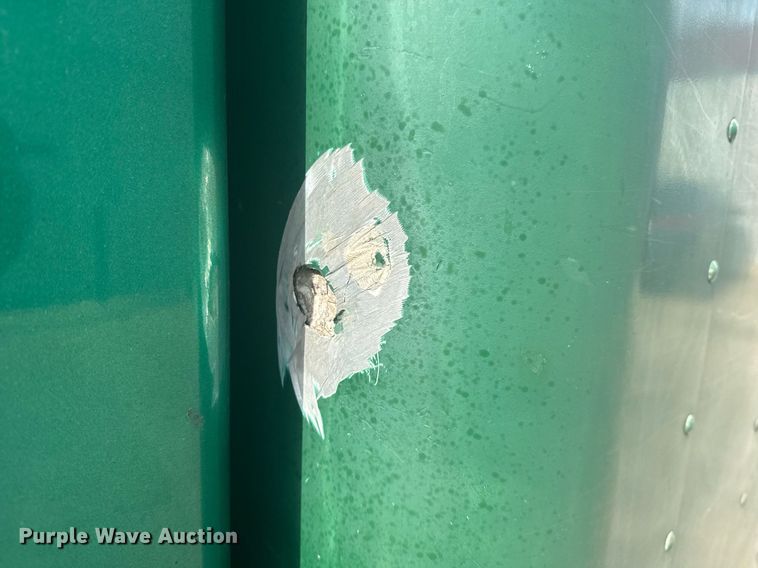 image for item DO7614 2003 International  4300 truck cab and chassis