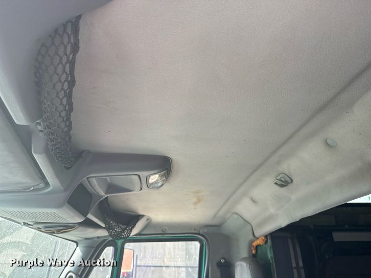 image for item DO7614 2003 International  4300 truck cab and chassis