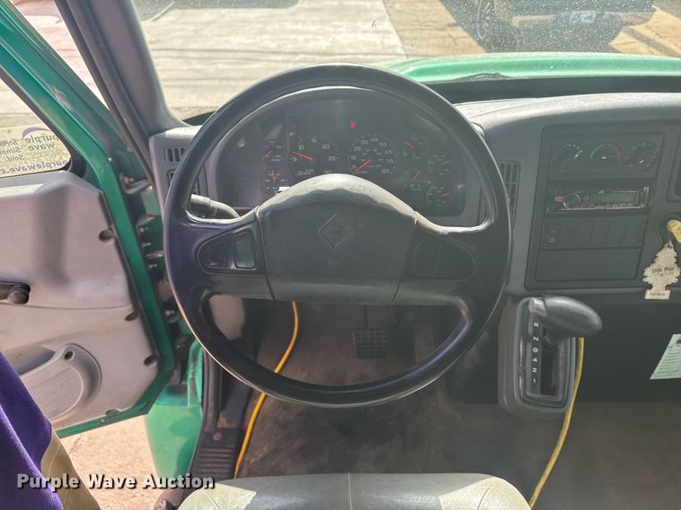 image for item DO7614 2003 International  4300 truck cab and chassis