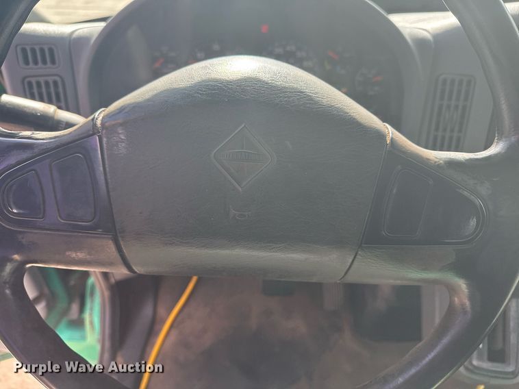 image for item DO7614 2003 International  4300 truck cab and chassis