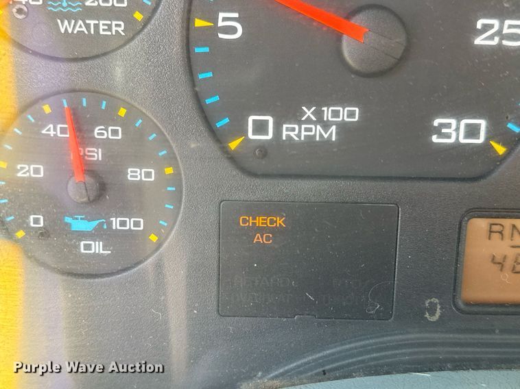 image for item DO7614 2003 International  4300 truck cab and chassis