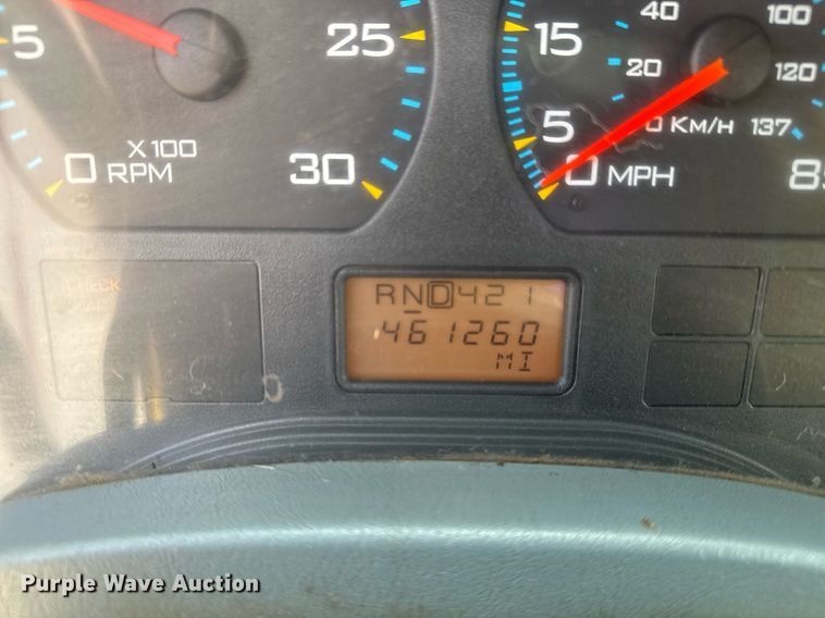 image for item DO7614 2003 International  4300 truck cab and chassis