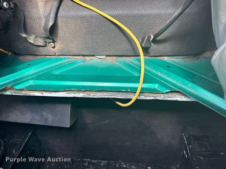 image for item DO7614 2003 International  4300 truck cab and chassis