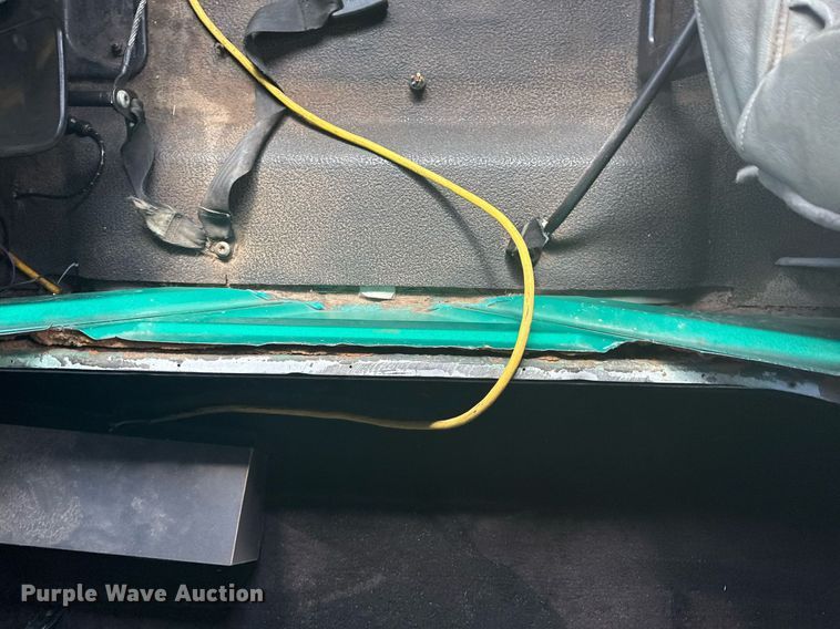 image for item DO7614 2003 International  4300 truck cab and chassis