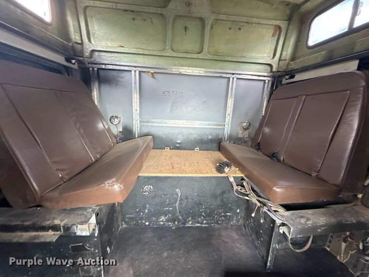 image for item DO7614 2003 International  4300 truck cab and chassis