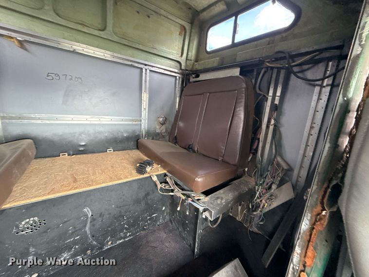 image for item DO7614 2003 International  4300 truck cab and chassis