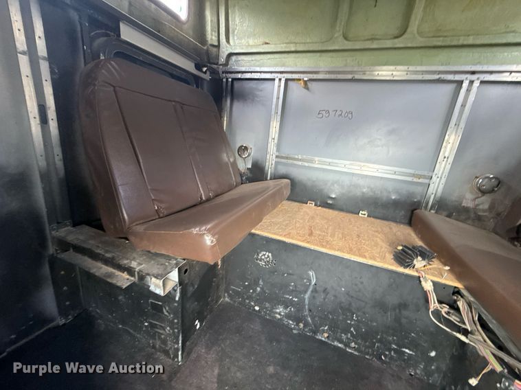 image for item DO7614 2003 International  4300 truck cab and chassis