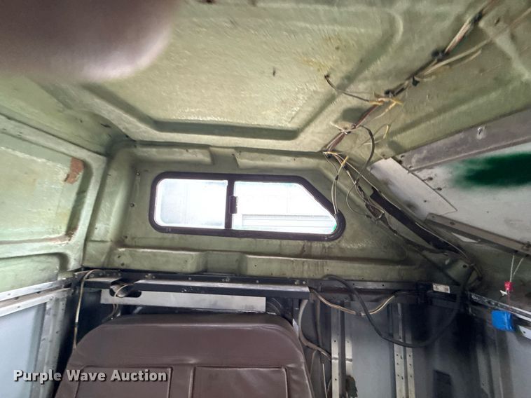 image for item DO7614 2003 International  4300 truck cab and chassis