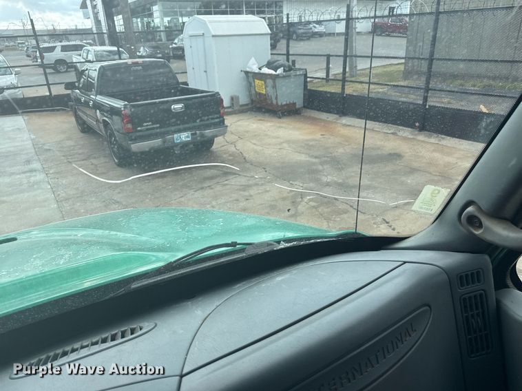 image for item DO7614 2003 International  4300 truck cab and chassis