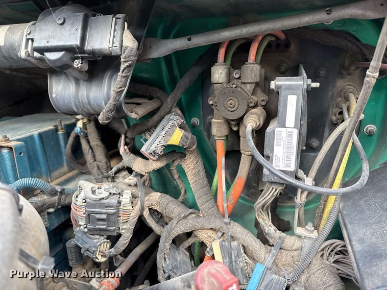 image for item DO7614 2003 International  4300 truck cab and chassis