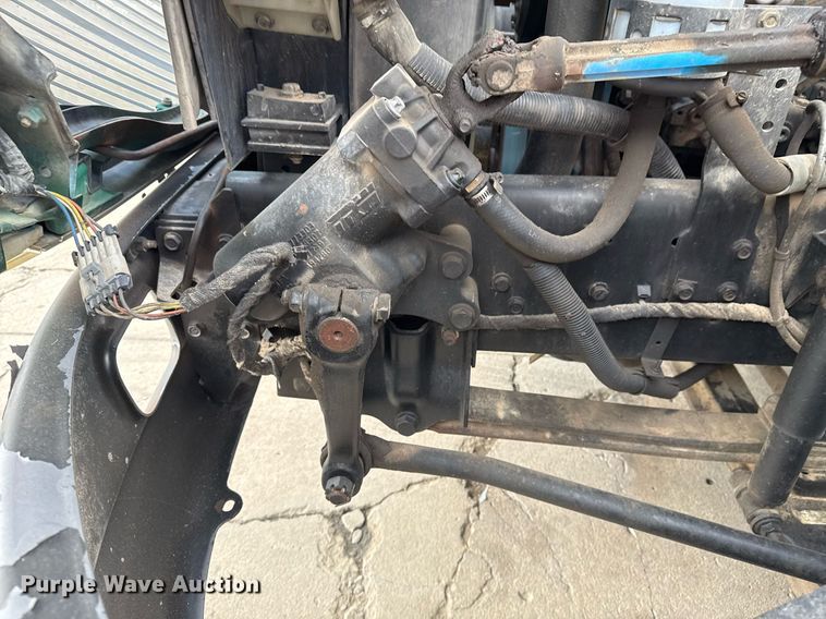 image for item DO7614 2003 International  4300 truck cab and chassis