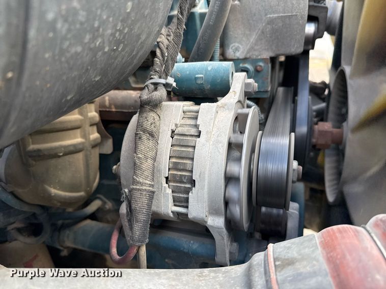 image for item DO7614 2003 International  4300 truck cab and chassis