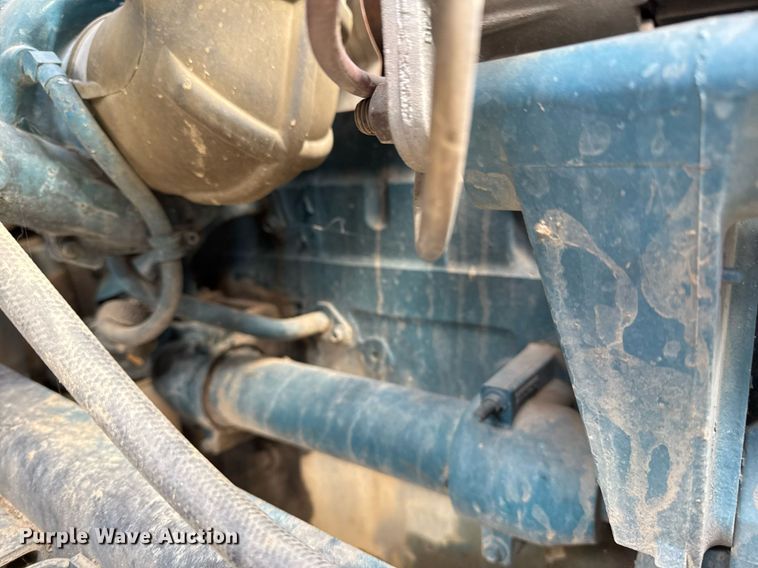 image for item DO7614 2003 International  4300 truck cab and chassis