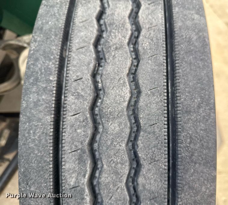 image for item DO7614 2003 International  4300 truck cab and chassis