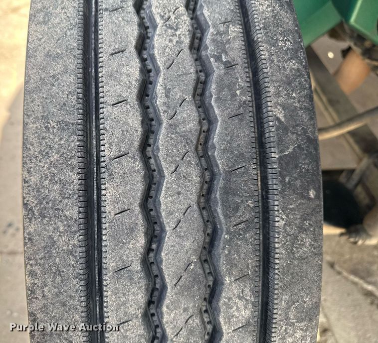 image for item DO7614 2003 International  4300 truck cab and chassis