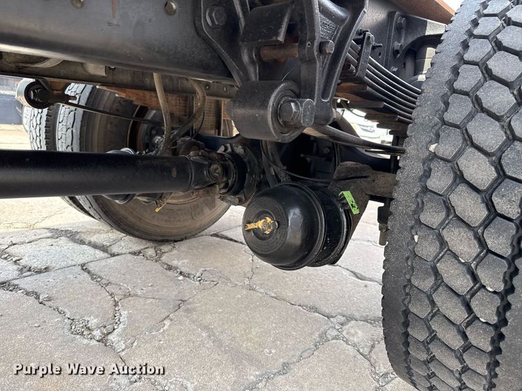 image for item DO7614 2003 International  4300 truck cab and chassis