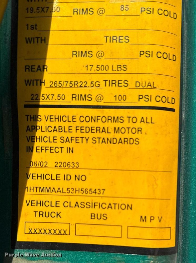 image for item DO7614 2003 International  4300 truck cab and chassis