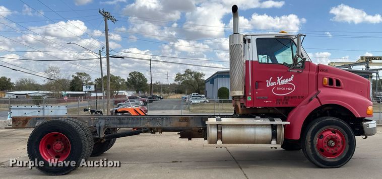 image for item DO7615 2005 Sterling LT9500 truck cab and chassis