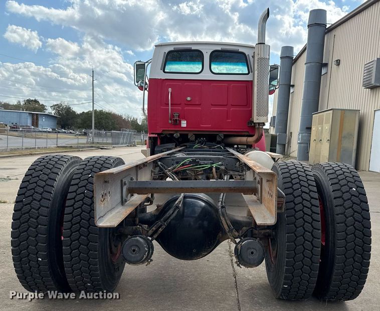 image for item DO7615 2005 Sterling LT9500 truck cab and chassis