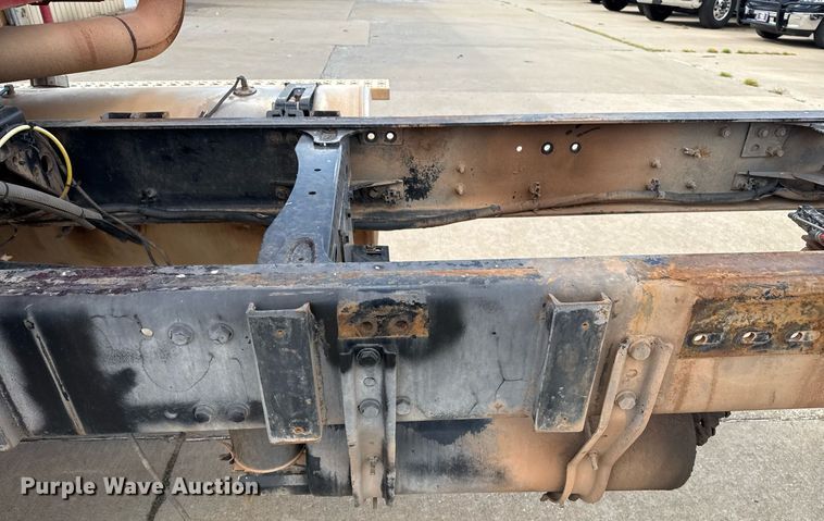 image for item DO7615 2005 Sterling LT9500 truck cab and chassis