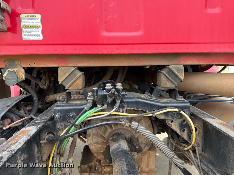 image for item DO7615 2005 Sterling LT9500 truck cab and chassis