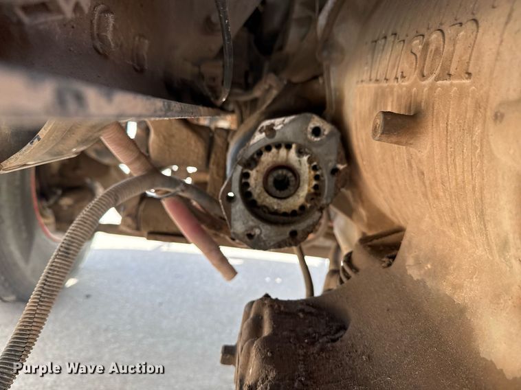 image for item DO7615 2005 Sterling LT9500 truck cab and chassis