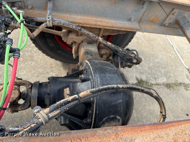 image for item DO7615 2005 Sterling LT9500 truck cab and chassis