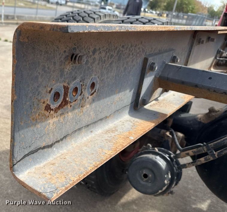 image for item DO7615 2005 Sterling LT9500 truck cab and chassis