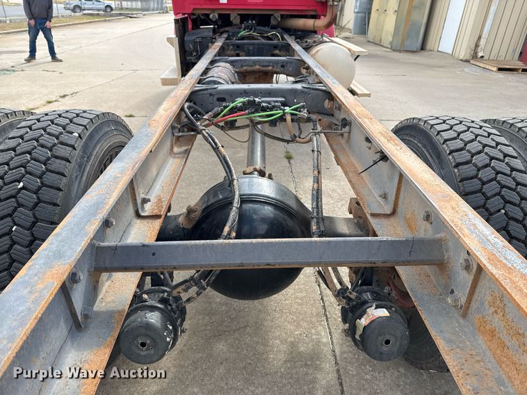 image for item DO7615 2005 Sterling LT9500 truck cab and chassis