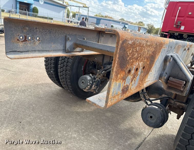 image for item DO7615 2005 Sterling LT9500 truck cab and chassis