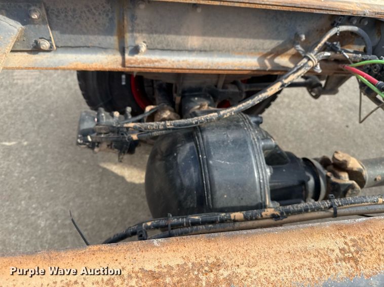 image for item DO7615 2005 Sterling LT9500 truck cab and chassis