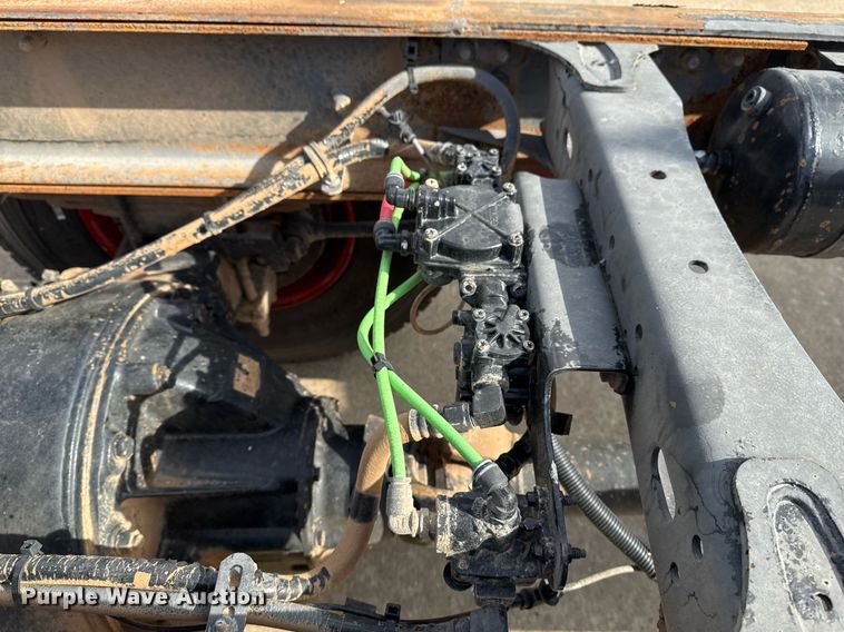 image for item DO7615 2005 Sterling LT9500 truck cab and chassis