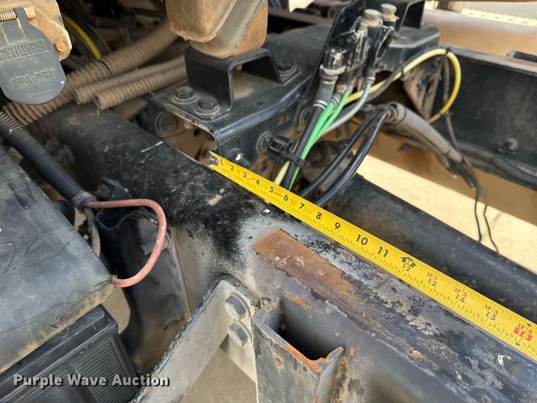 image for item DO7615 2005 Sterling LT9500 truck cab and chassis