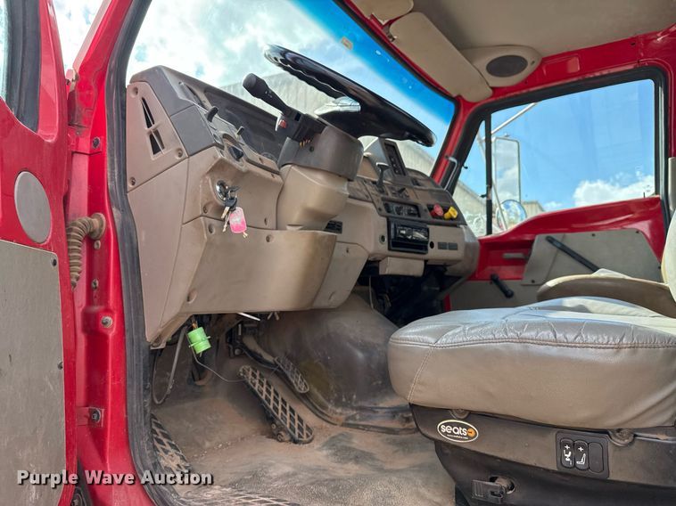 image for item DO7615 2005 Sterling LT9500 truck cab and chassis