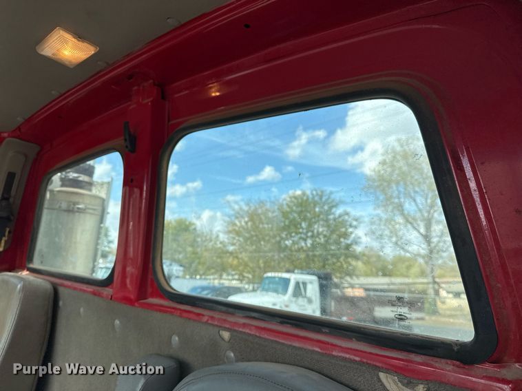 image for item DO7615 2005 Sterling LT9500 truck cab and chassis